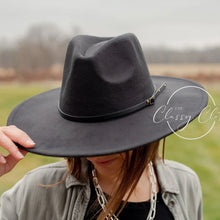 Load image into Gallery viewer, Wide brim hat w/belt