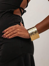 Load image into Gallery viewer, Hidden Face Cuff