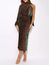 Load image into Gallery viewer, Elegant Elizabeth Gown