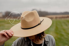 Load image into Gallery viewer, Wide Brimmed Felt Hat

