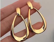 Load image into Gallery viewer, Gold infinity earrings
