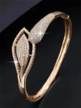 Load image into Gallery viewer, Gold bracelets
